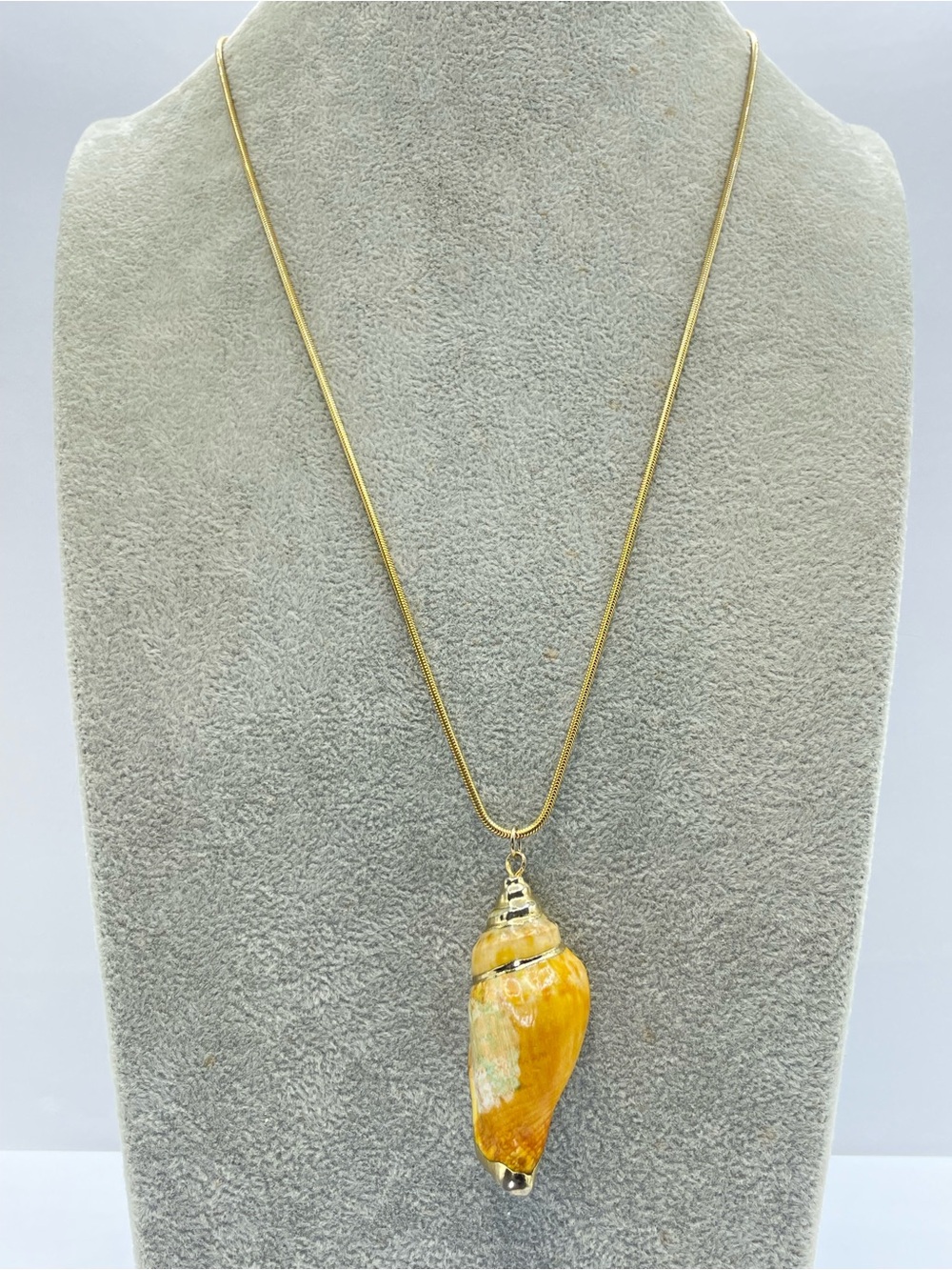 Vintage 12K Gold Filled Genuine Sea Shell Pendant Necklace Gold Filled Chain
